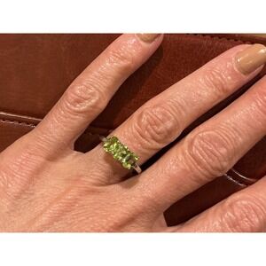 Sterling Silver Ring with‎ Peridot Green Gemstone Triple Stone Ring Sz 6.25